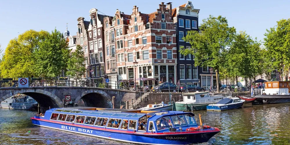 Choose the Right Canal Cruise